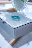 Caixa MDF laqueado com vidro  no tampo e pedra agata. 17cm  compr X13cm larg X6cm alt